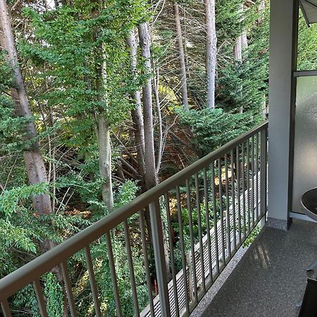 Gibsons Landing Inn Bagian luar foto