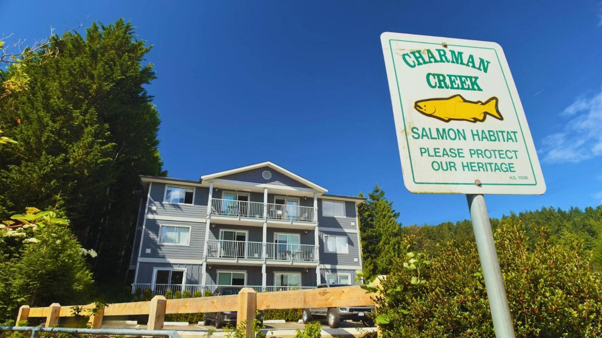 Gibsons Landing Inn Bagian luar foto